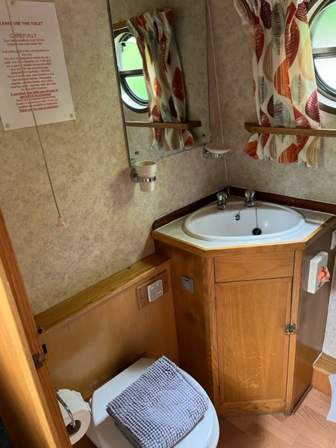 Gemini: Bathroom Basin