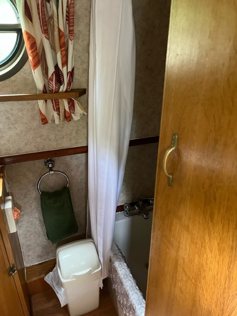 Gemini: Bathroom Shower